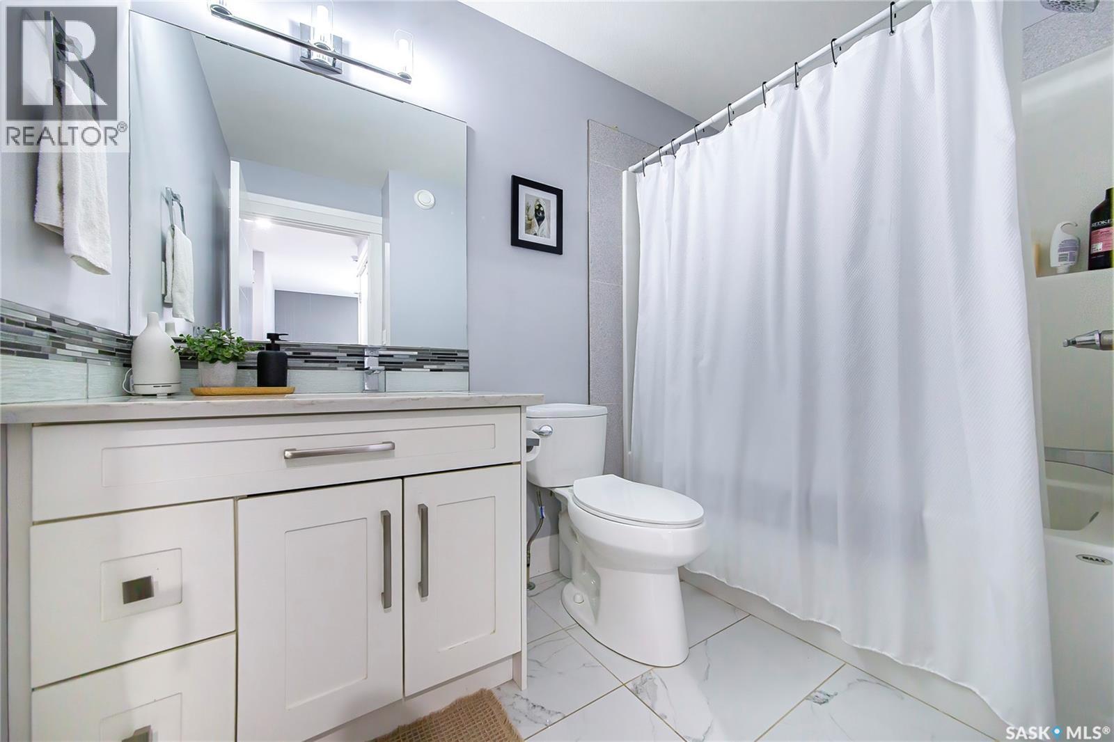 246 Fast Lane, Saskatoon, SK - Indoor Photo Showing Bathroom