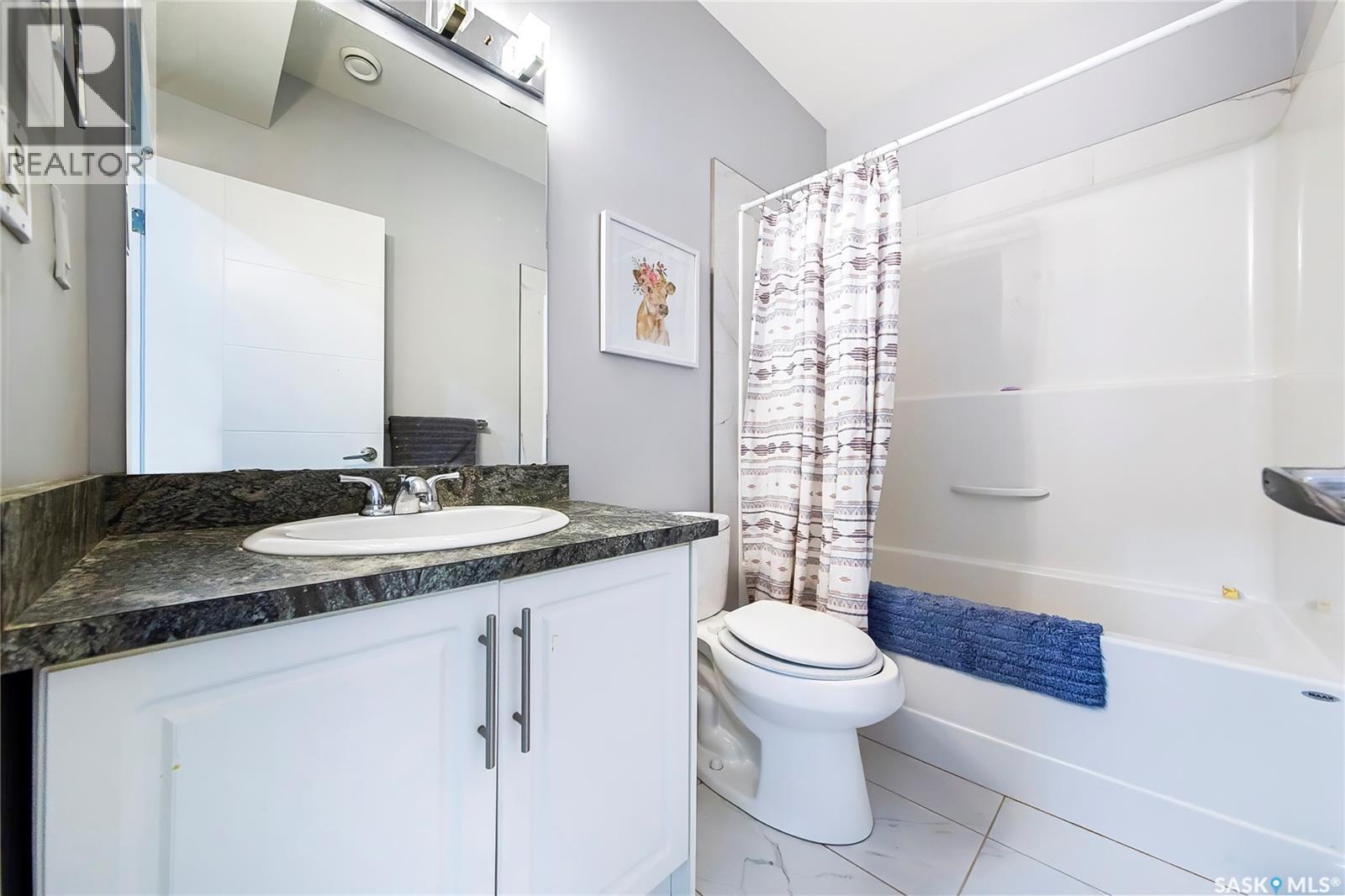 246 Fast Lane, Saskatoon, SK - Indoor Photo Showing Bathroom