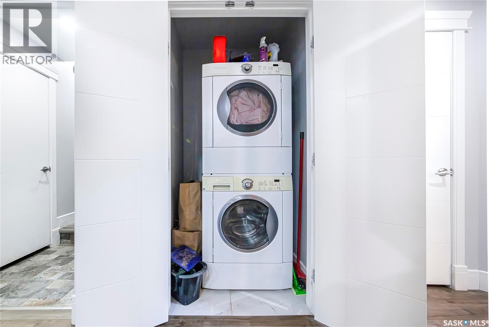 246 Fast Lane, Saskatoon, SK - Indoor Photo Showing Laundry Room