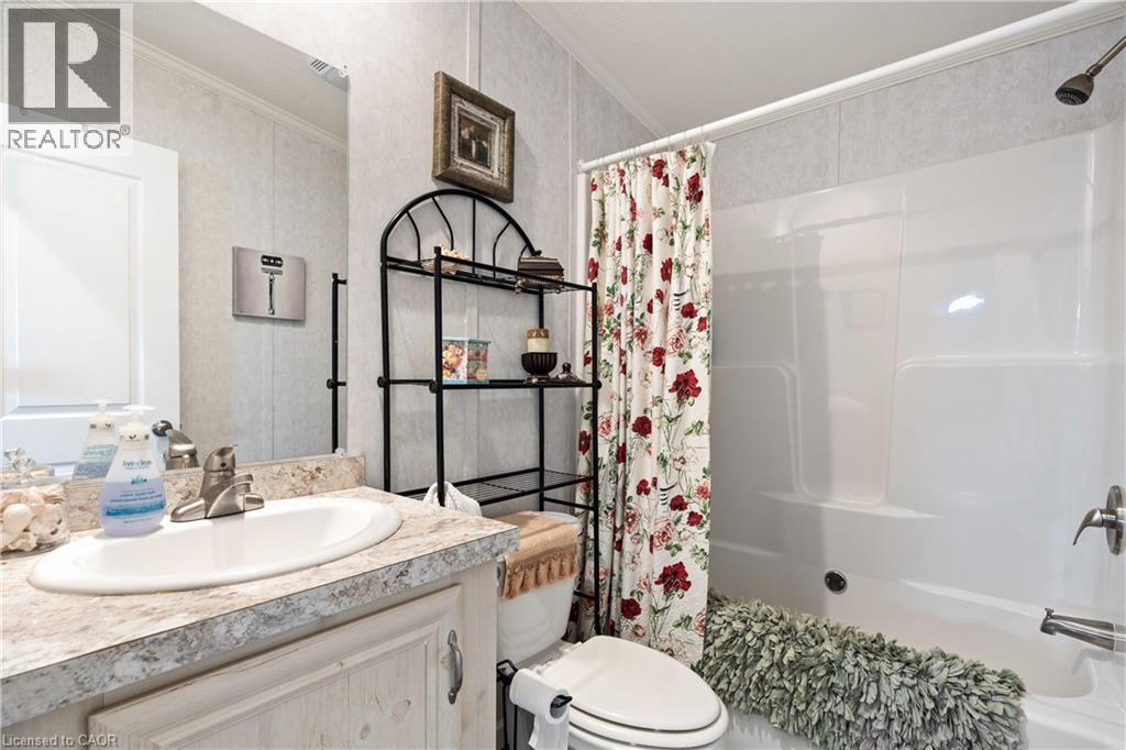 22 Copper Beech Drive, Nanticoke, ON - Indoor Photo Showing Bathroom