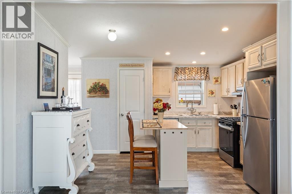 22 Copper Beech Drive, Nanticoke, ON - Indoor Photo Showing Kitchen