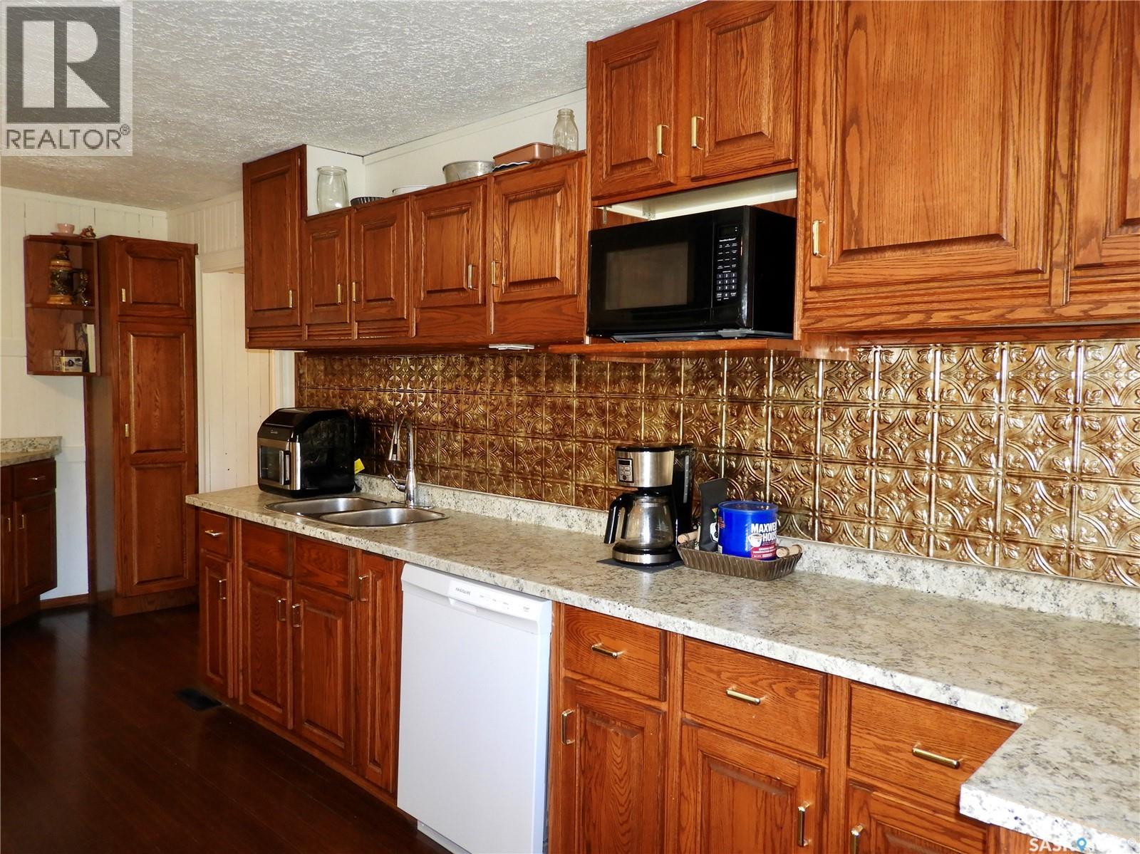 109 Windsor Avenue, Hague, SK - Indoor Photo Showing Kitchen With Double Sink
