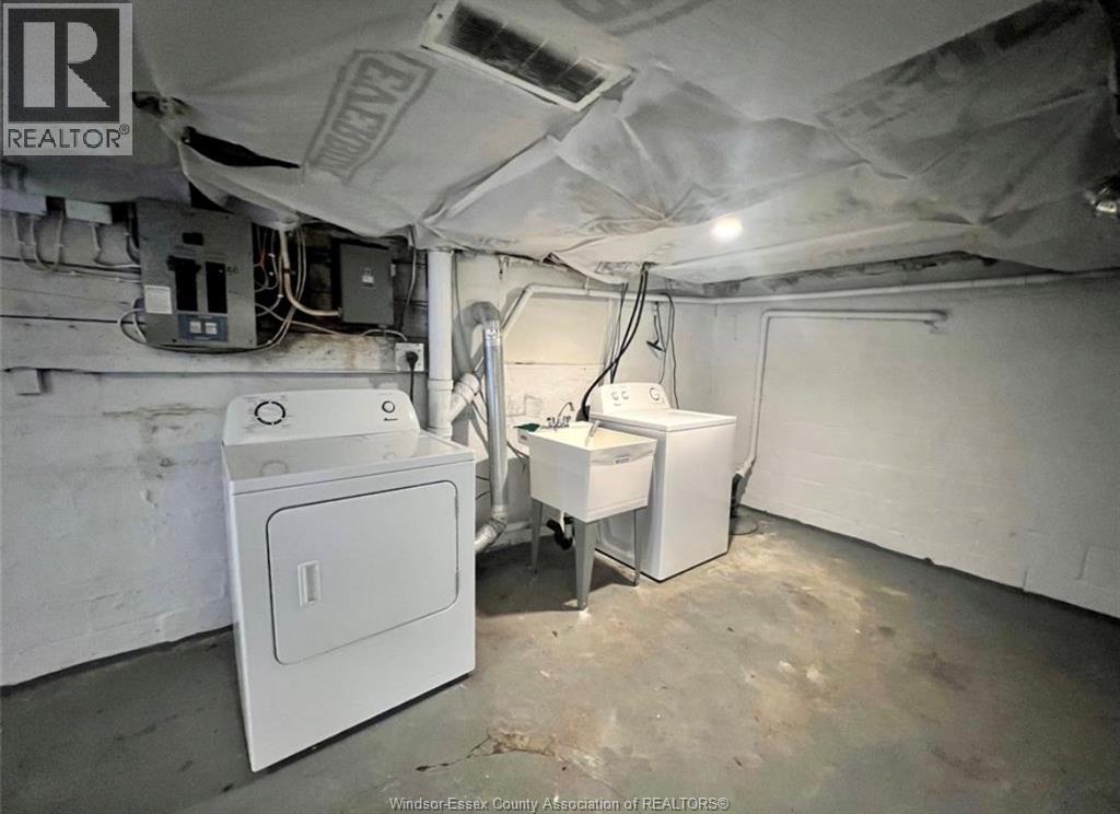 3458 Harris, Windsor, ON - Indoor Photo Showing Laundry Room