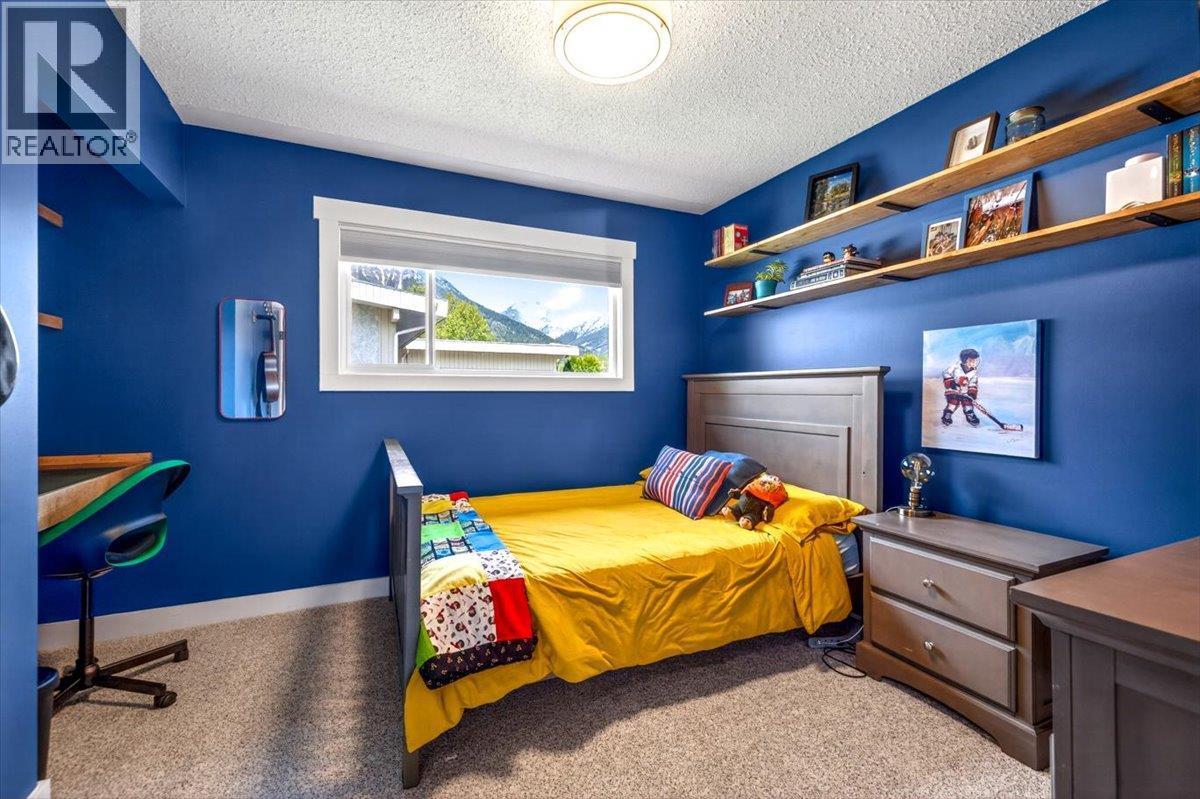 39 Elkview Drive, Fernie, BC - Indoor Photo Showing Bedroom