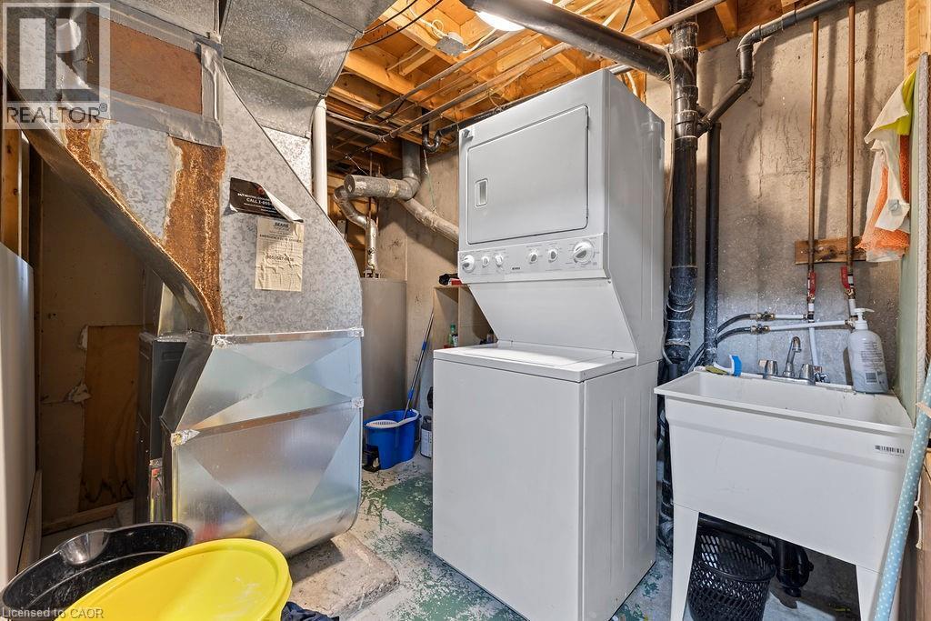 24 Tara Crescent, Thorold, ON - Indoor Photo Showing Laundry Room