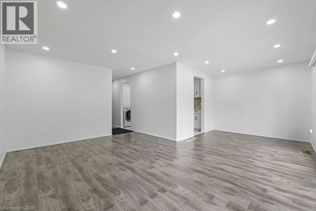 24 Tara Crescent, Thorold, ON - Indoor Photo Showing Other Room