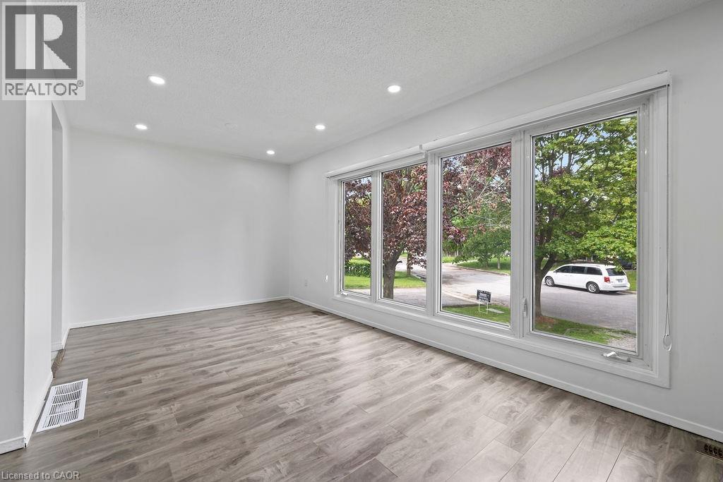 24 Tara Crescent, Thorold, ON - Indoor Photo Showing Other Room