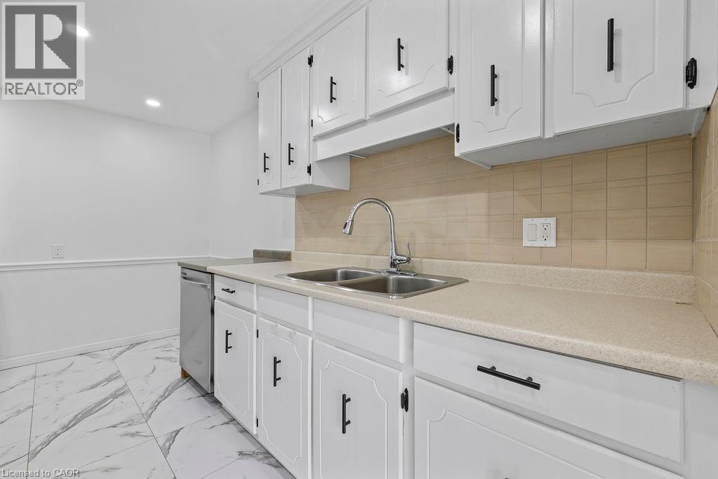 24 Tara Crescent, Thorold, ON - Indoor Photo Showing Kitchen With Double Sink