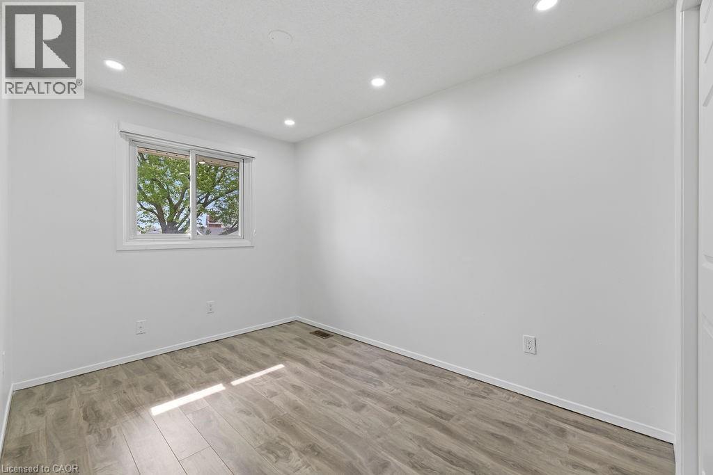 24 Tara Crescent, Thorold, ON - Indoor Photo Showing Other Room