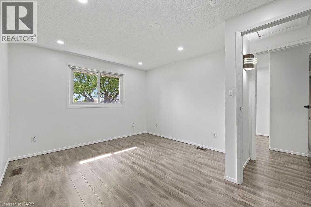 24 Tara Crescent, Thorold, ON - Indoor Photo Showing Other Room