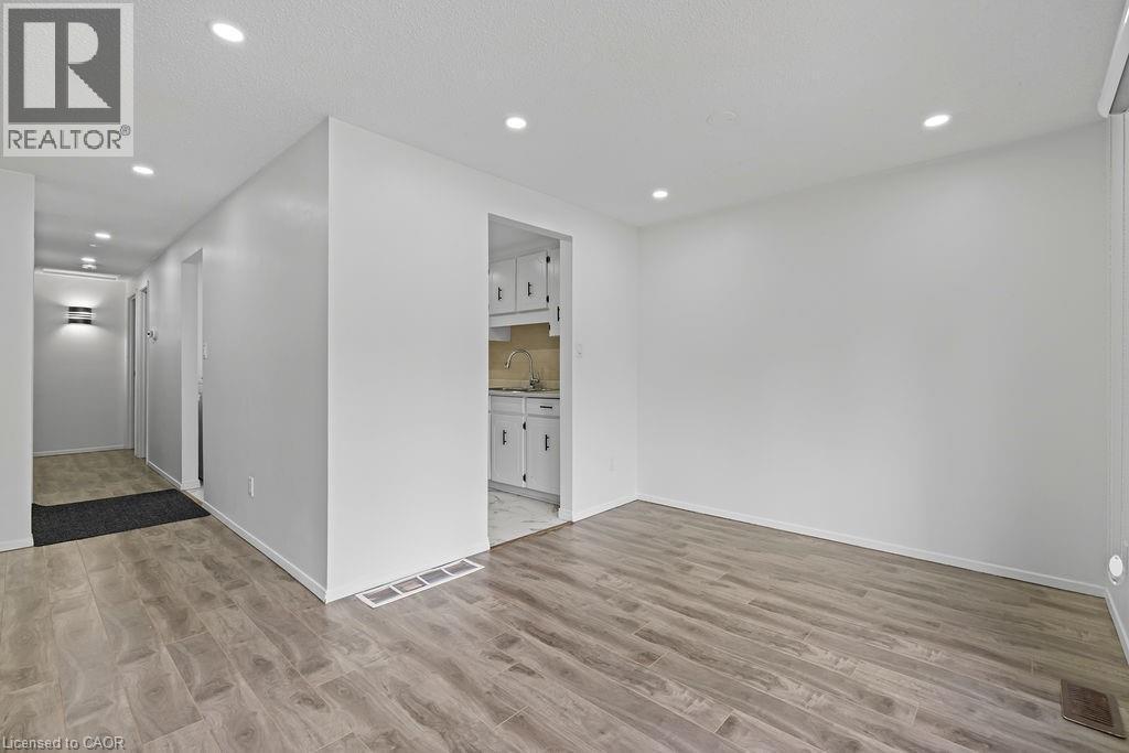 24 Tara Crescent, Thorold, ON - Indoor Photo Showing Other Room