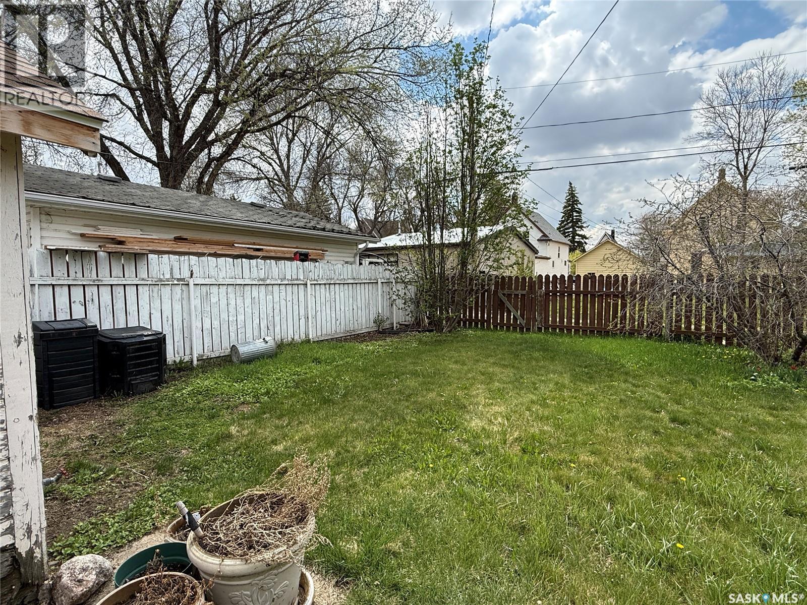 439 Assiniboia Street, Weyburn, SK - Outdoor