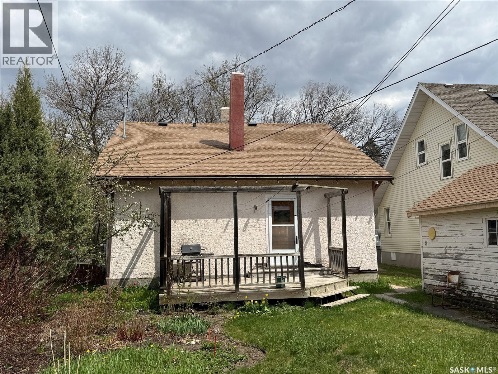 439 Assiniboia Street, Weyburn, SK - Outdoor With Deck Patio Veranda