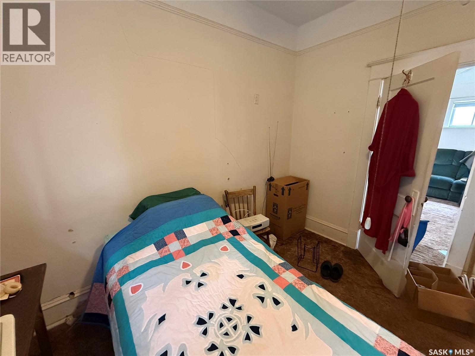 439 Assiniboia Street, Weyburn, SK - Indoor Photo Showing Bedroom