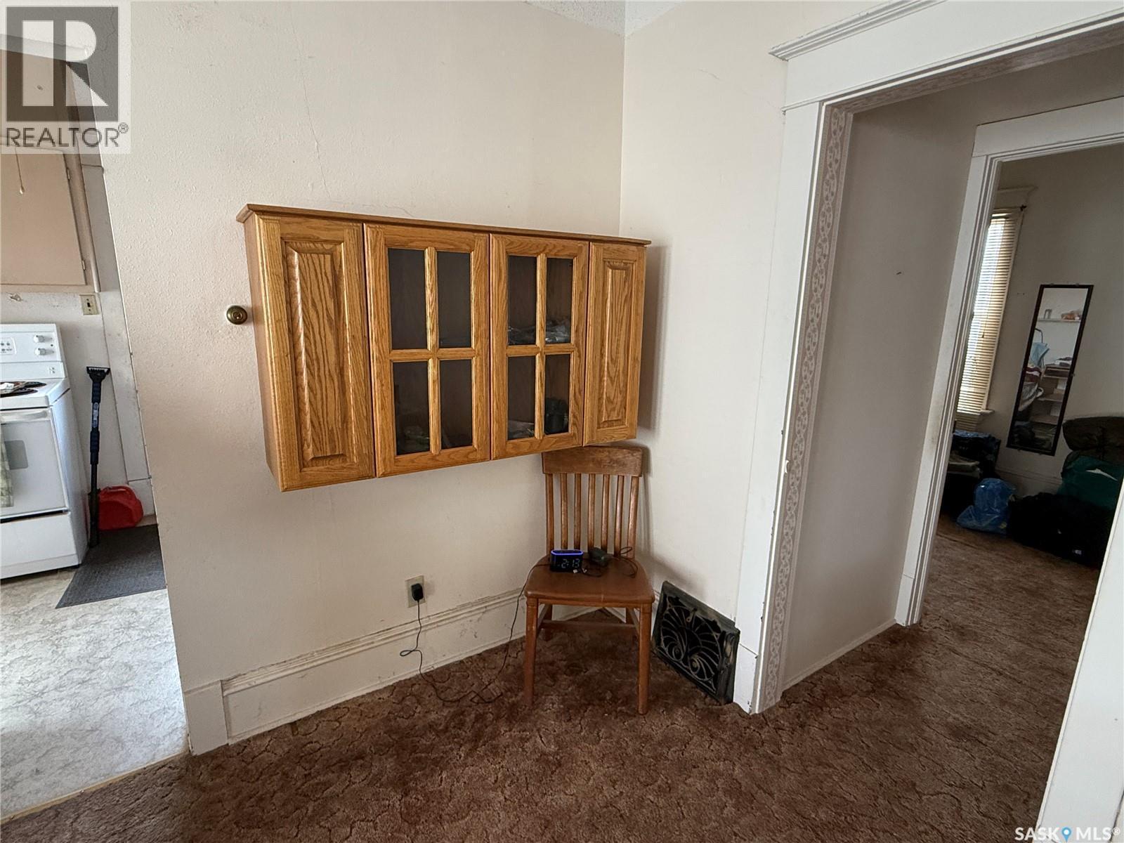 439 Assiniboia Street, Weyburn, SK - Indoor