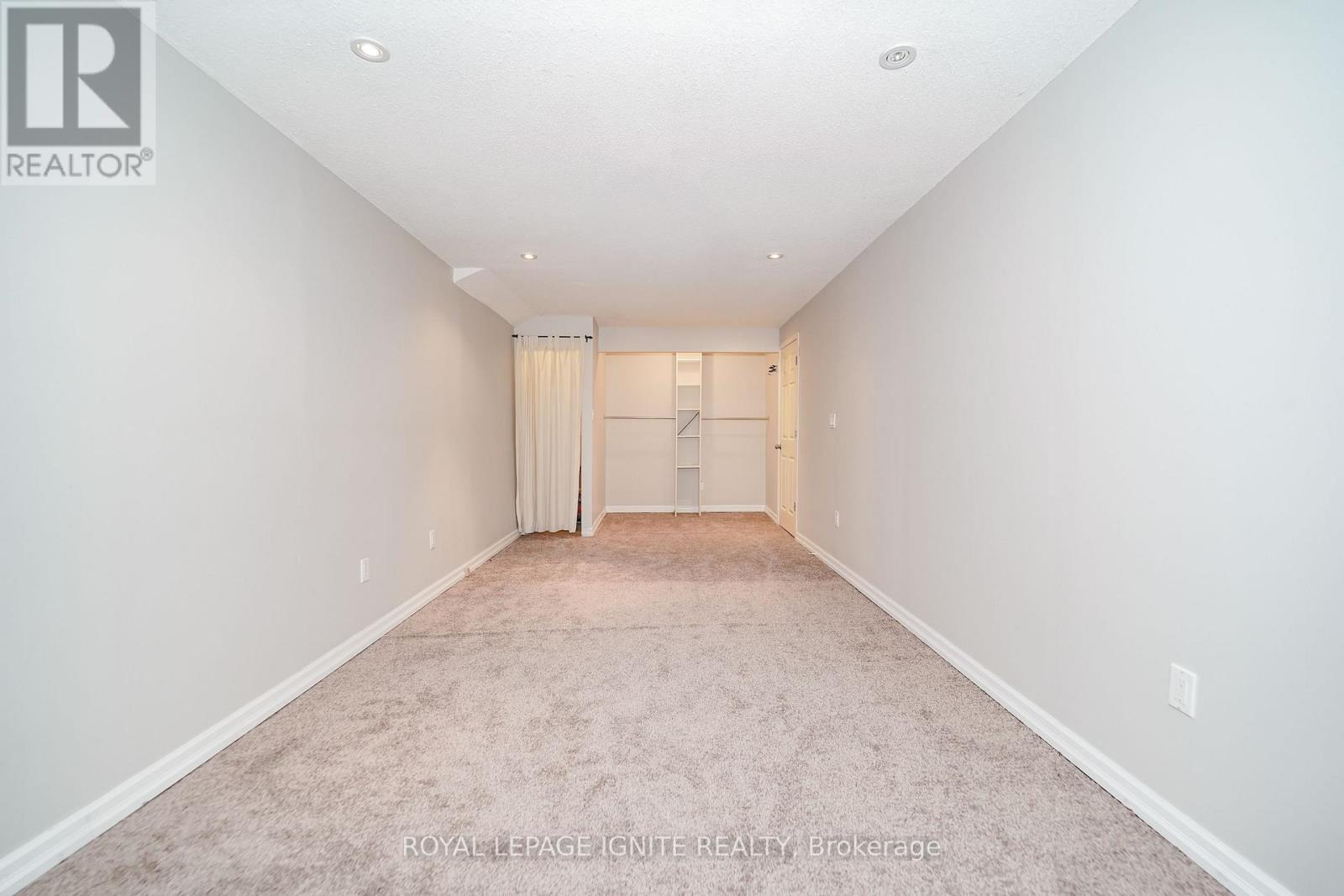 21 Halfmoon Square, Toronto, ON - Indoor Photo Showing Other Room