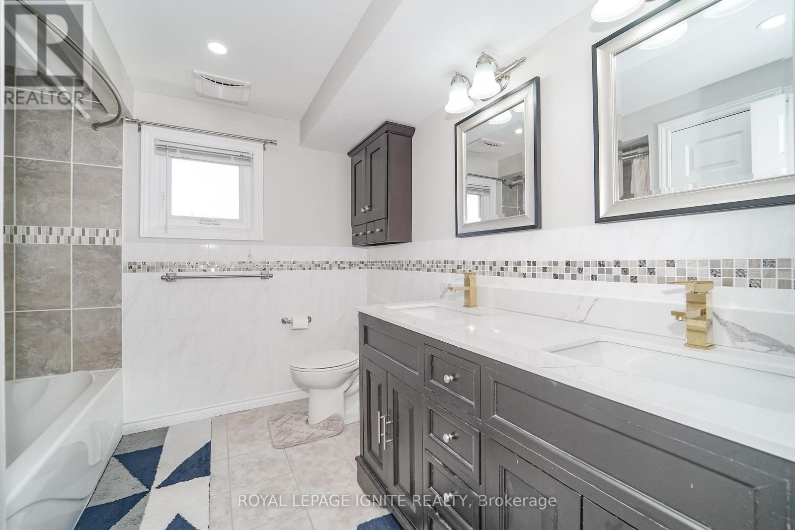 21 Halfmoon Square, Toronto, ON - Indoor Photo Showing Bathroom