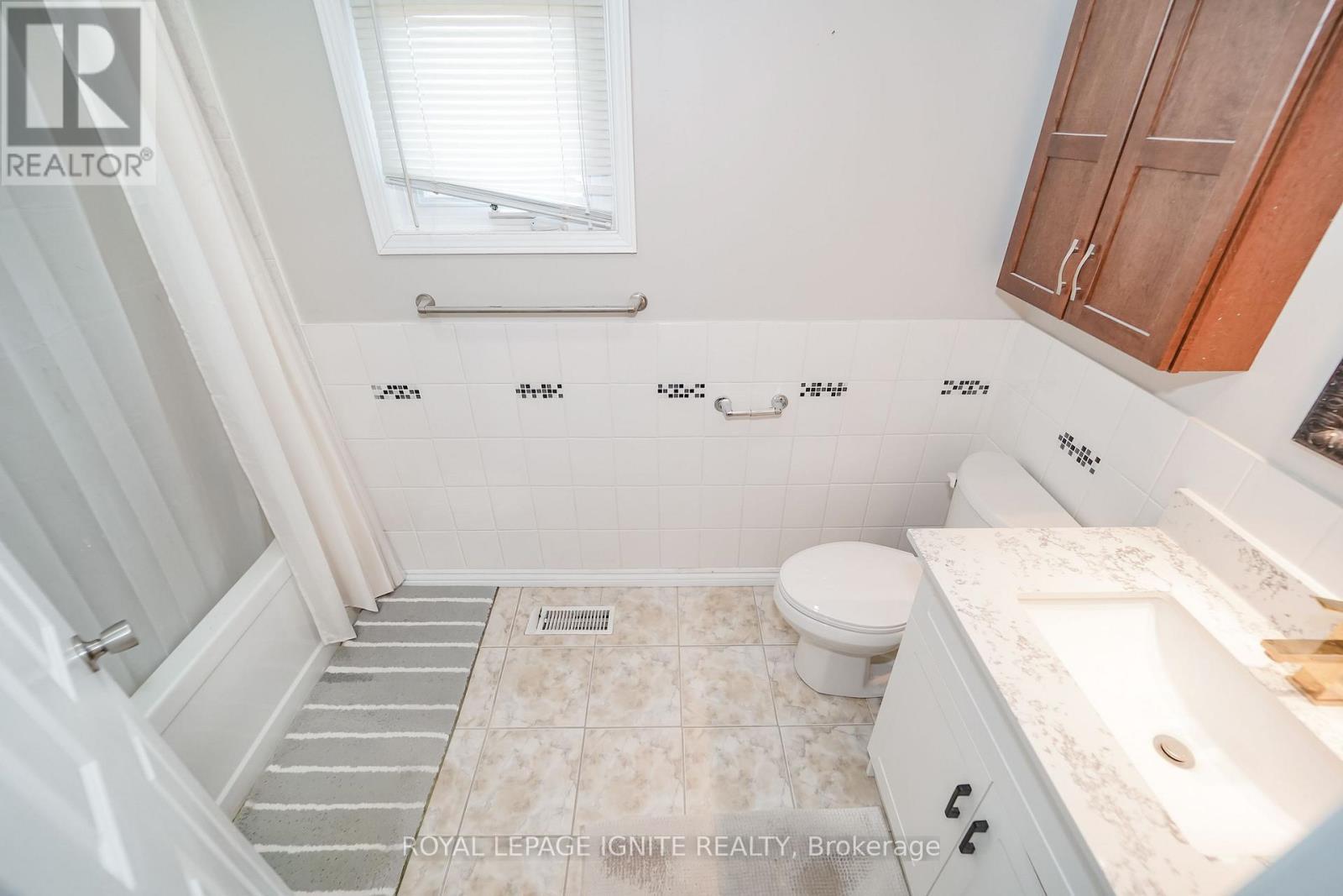 21 Halfmoon Square, Toronto, ON - Indoor Photo Showing Bathroom