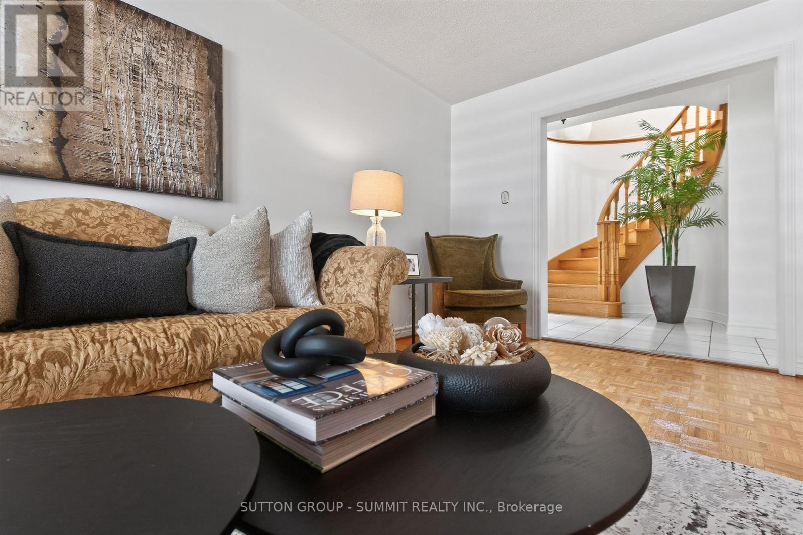 5308 Middlebury Drive, Mississauga, ON - Indoor Photo Showing Living Room
