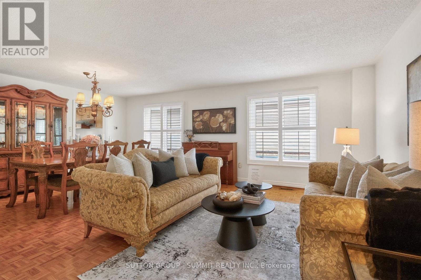 5308 Middlebury Drive, Mississauga, ON - Indoor Photo Showing Living Room