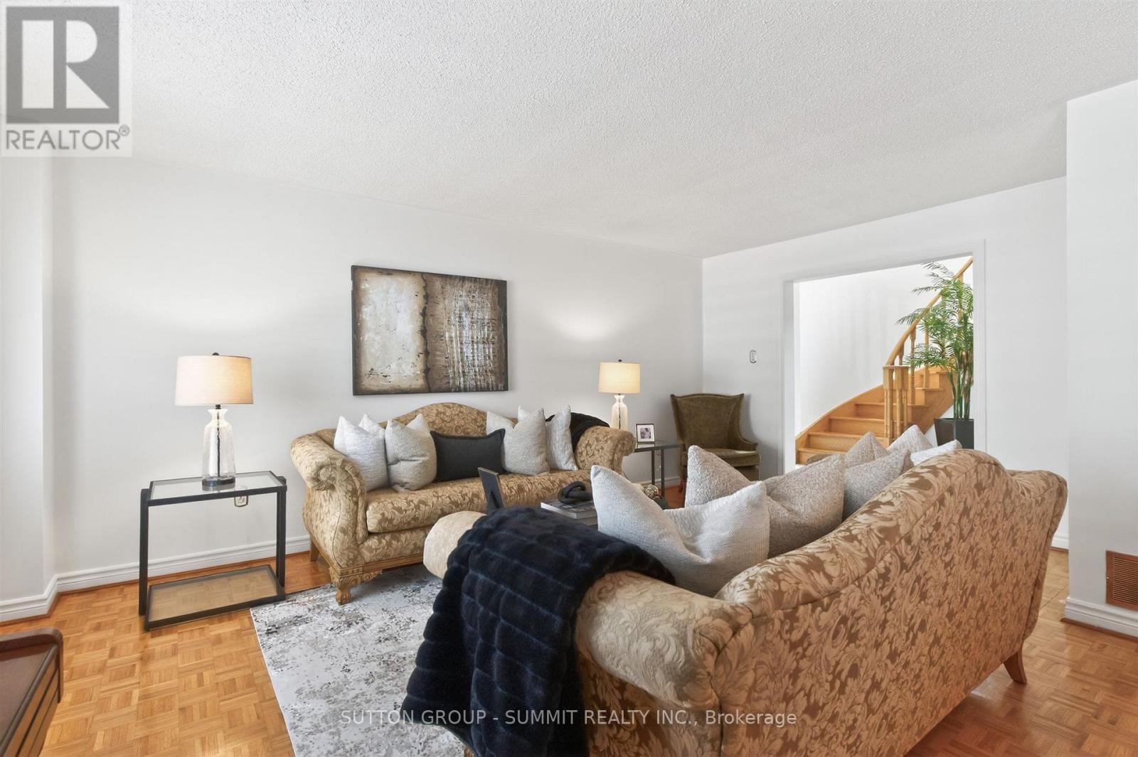 5308 Middlebury Drive, Mississauga, ON - Indoor Photo Showing Living Room