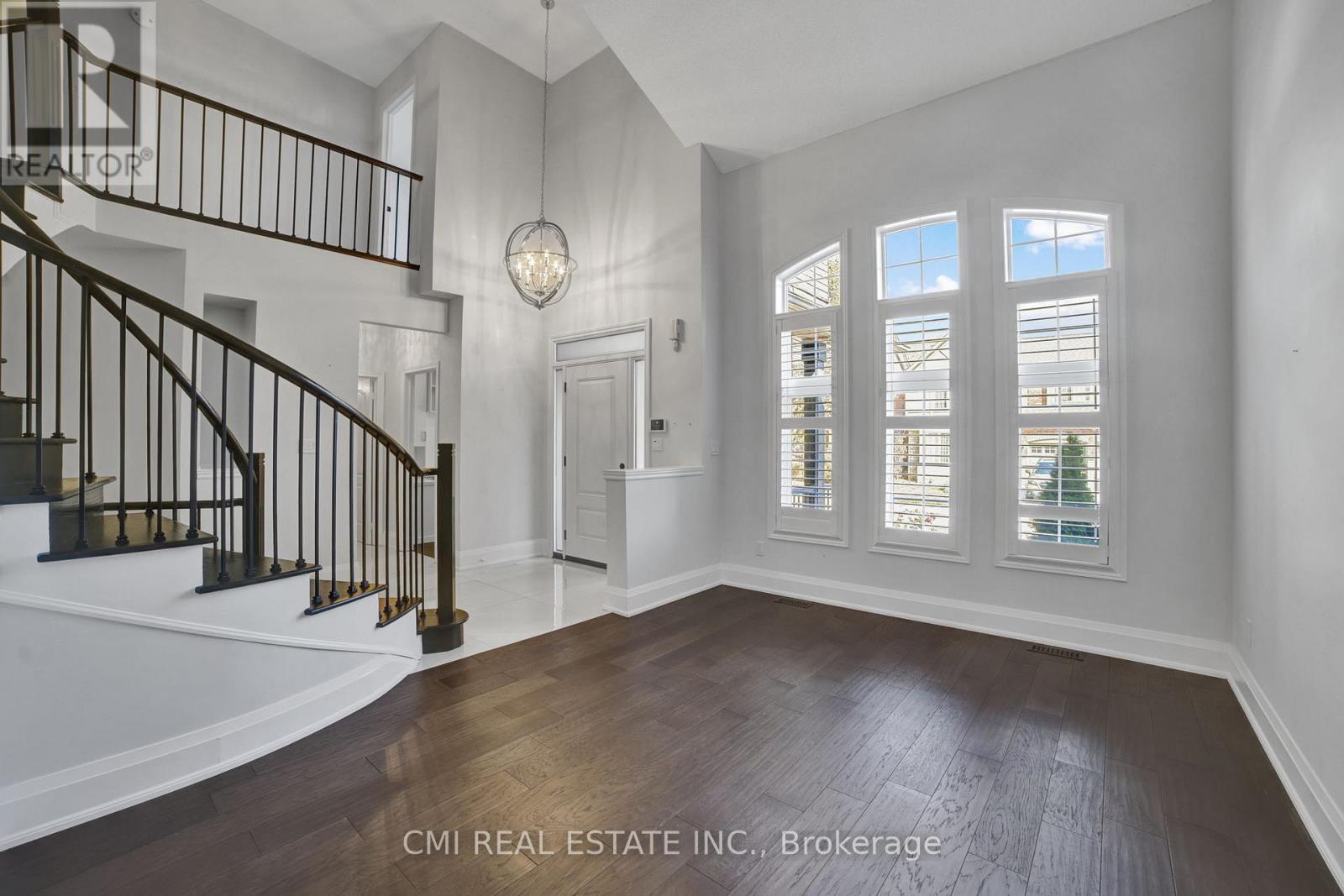 2171 Jardine Crescent, Burlington, ON - Indoor Photo Showing Living Room With Fireplace