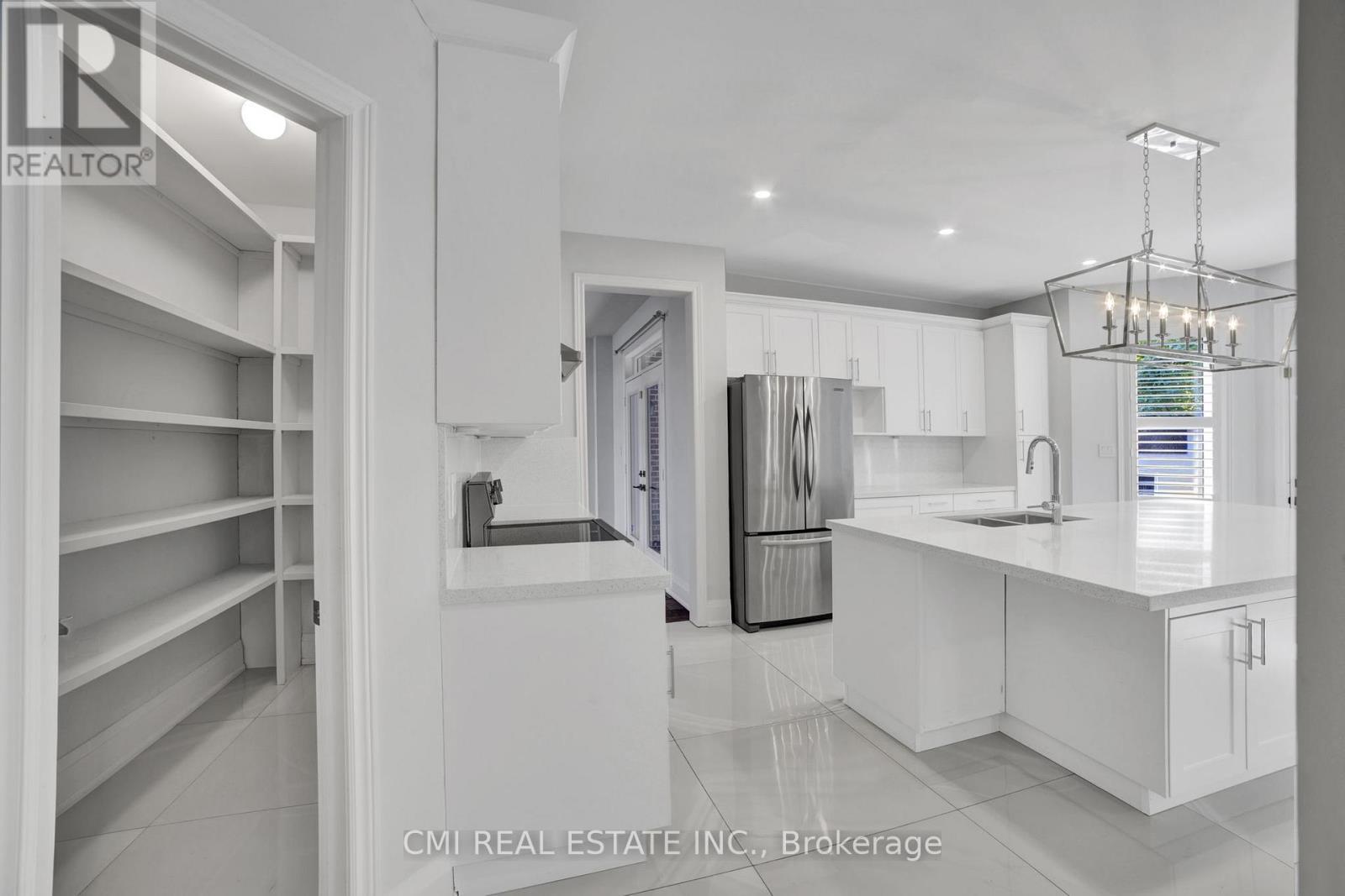 2171 Jardine Crescent, Burlington, ON - Indoor Photo Showing Other Room