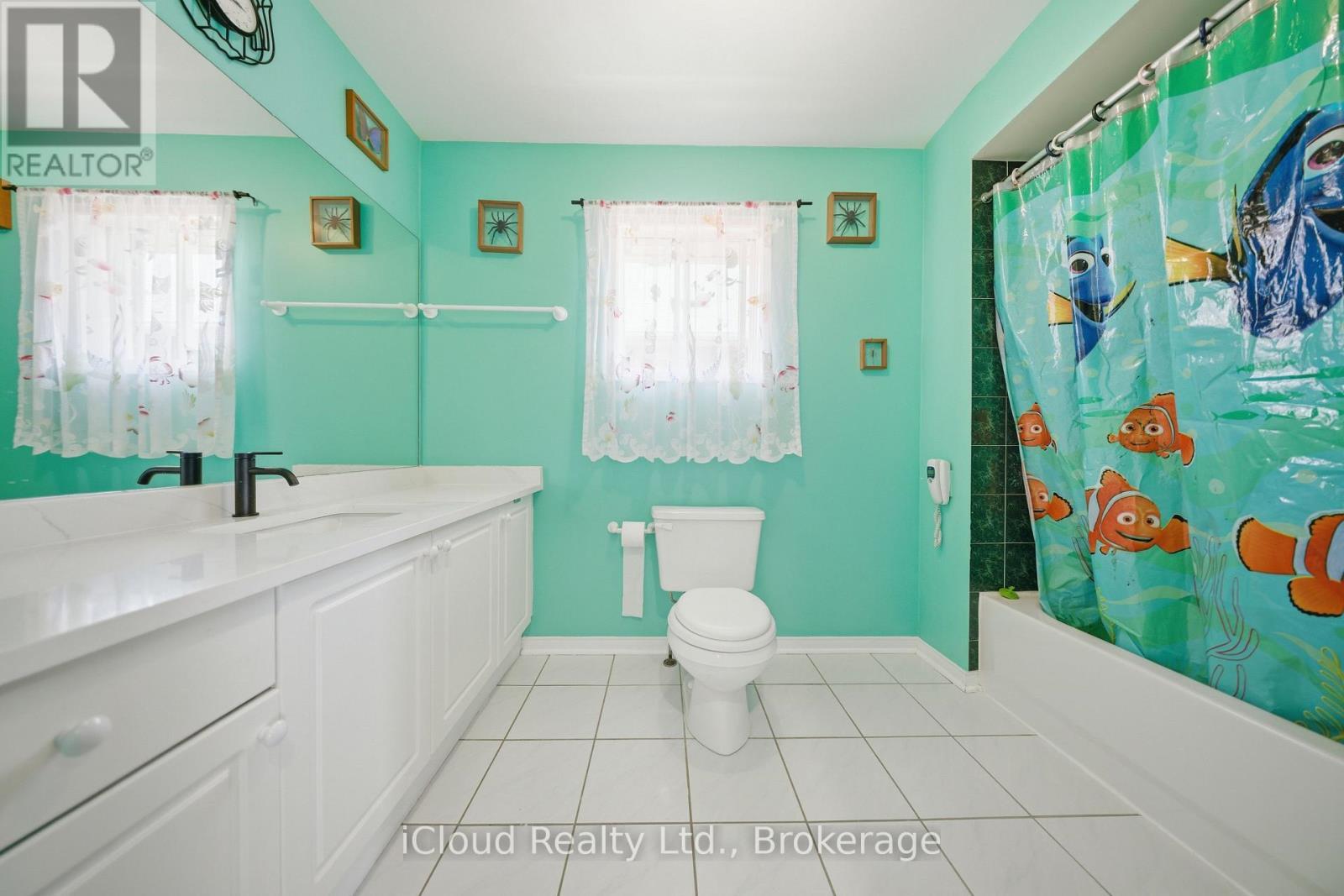 7389 Sandhurst Drive, Mississauga, ON - Indoor Photo Showing Bathroom