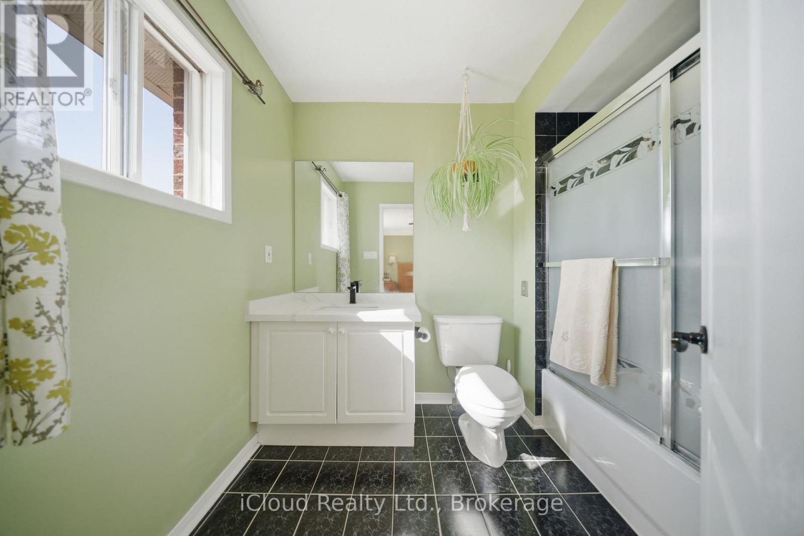 7389 Sandhurst Drive, Mississauga, ON - Indoor Photo Showing Bathroom