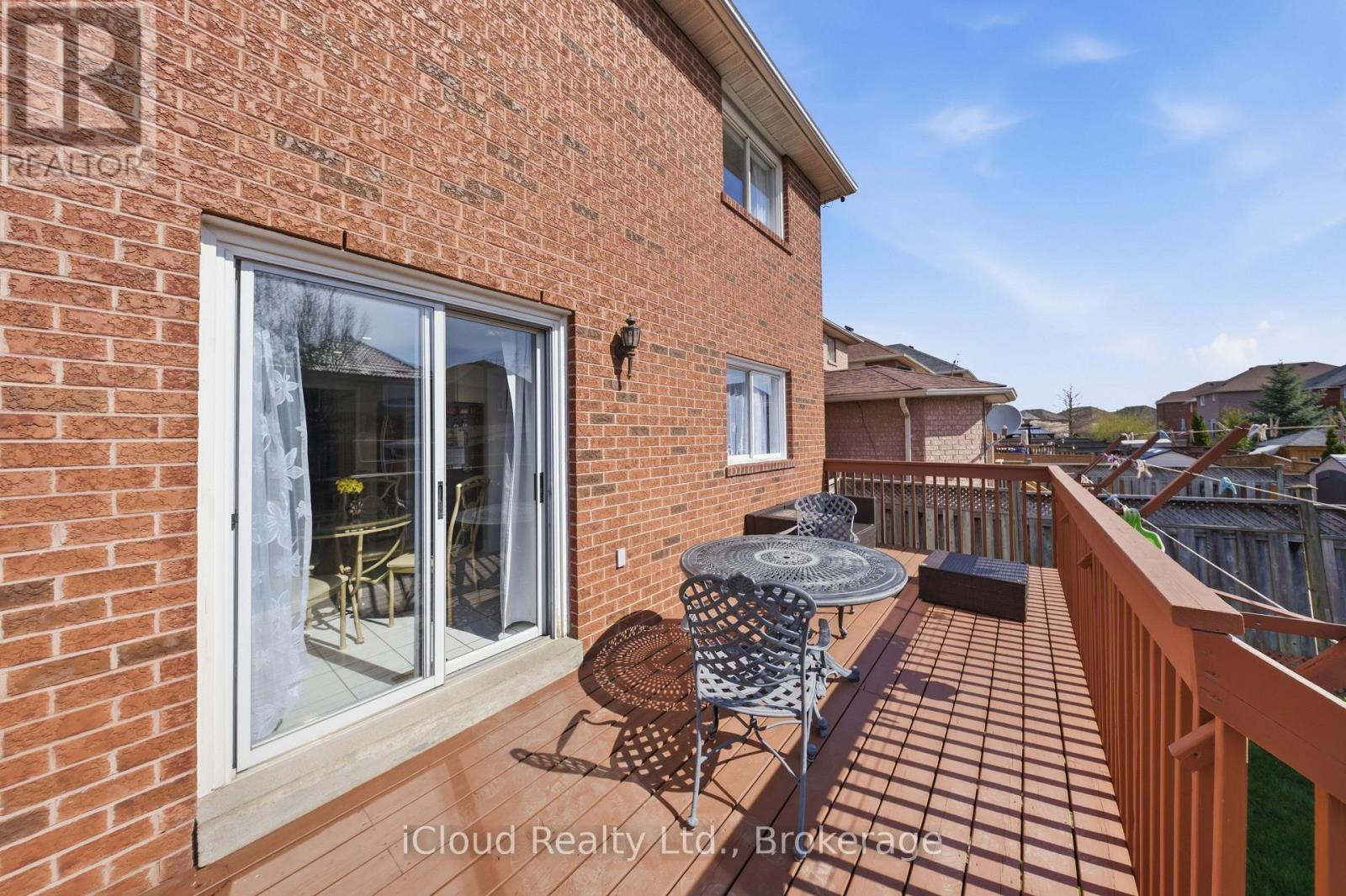7389 Sandhurst Drive, Mississauga, ON - Outdoor With Deck Patio Veranda With Exterior