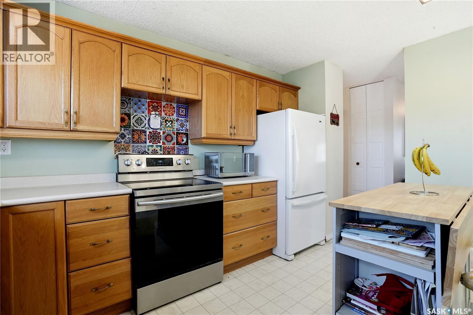 1009 Corman Crescent, Moose Jaw, SK - Indoor Photo Showing Kitchen