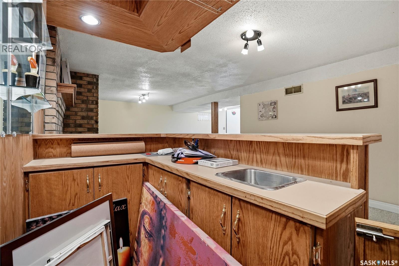 1009 Corman Crescent, Moose Jaw, SK - Indoor Photo Showing Kitchen