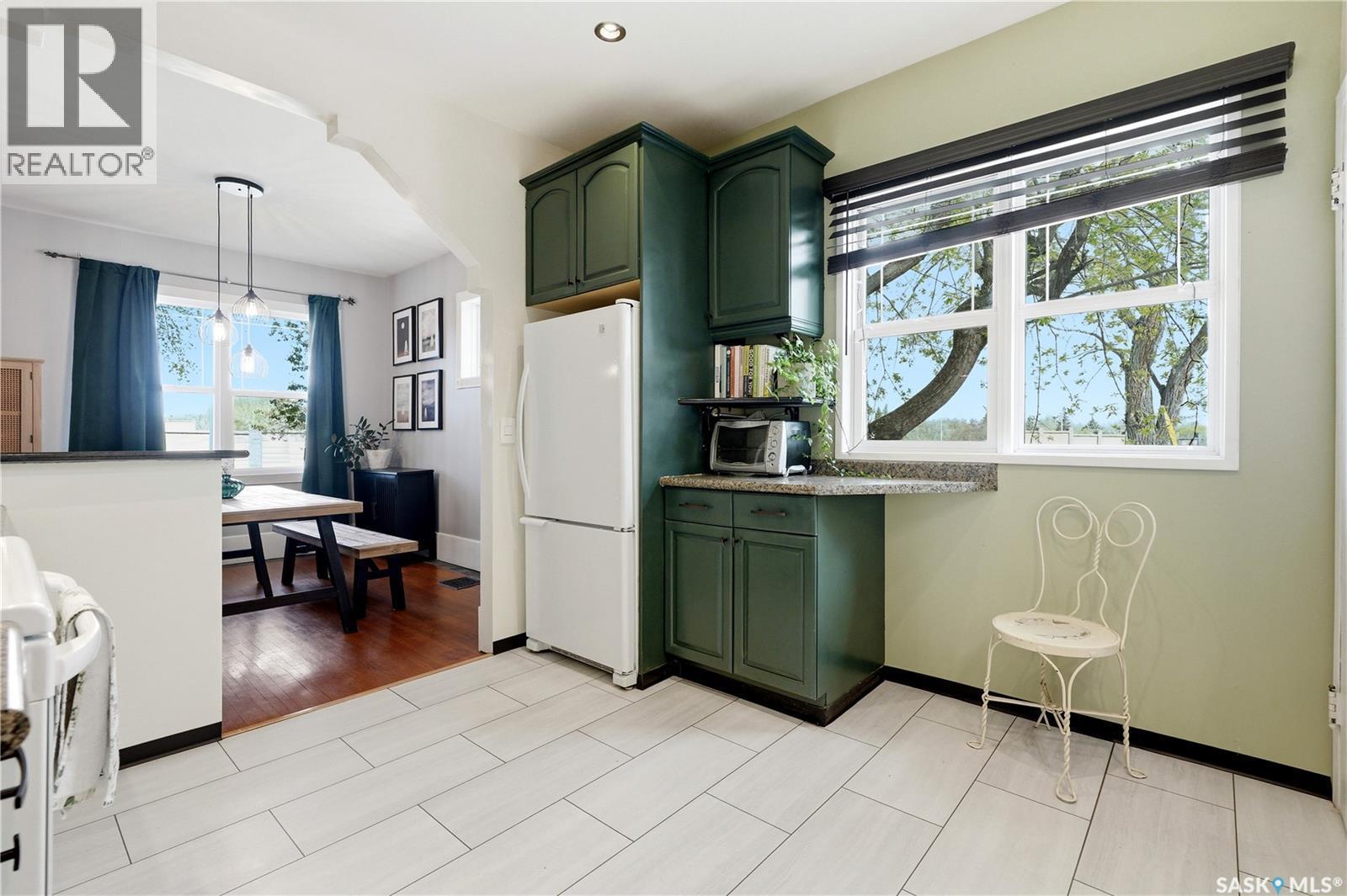 1001 Lorne Avenue, Saskatoon, SK - Indoor Photo Showing Kitchen