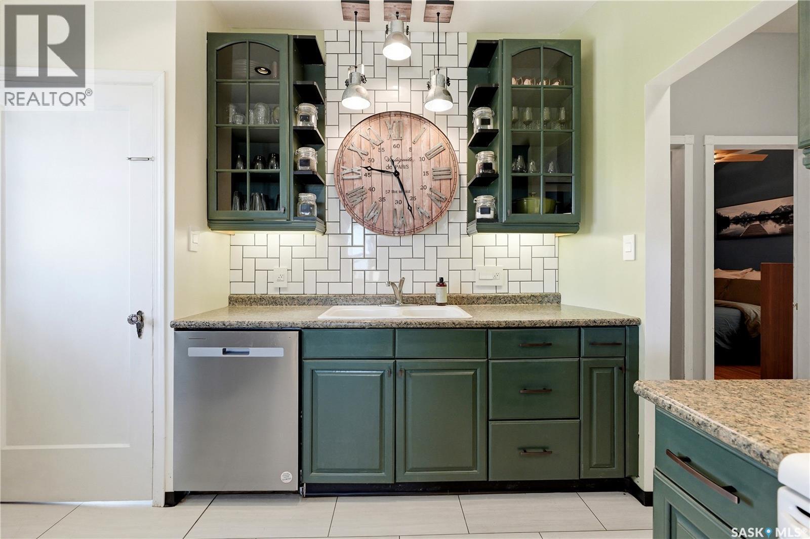 1001 Lorne Avenue, Saskatoon, SK - Indoor Photo Showing Kitchen