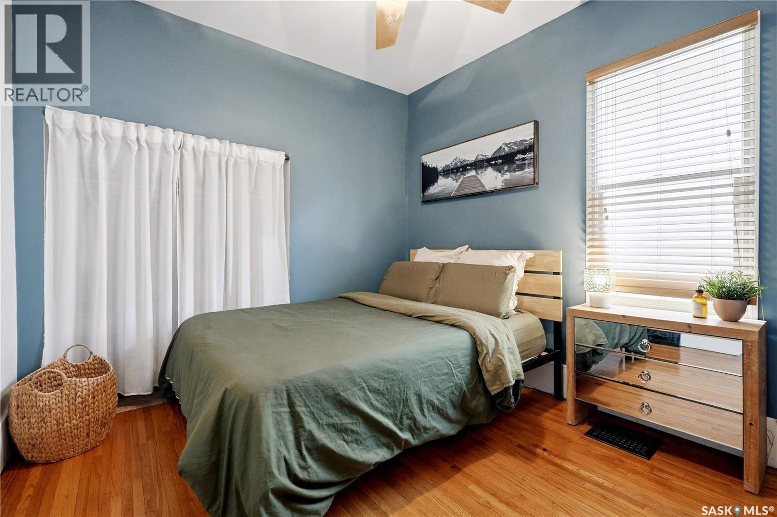 1001 Lorne Avenue, Saskatoon, SK - Indoor Photo Showing Bedroom