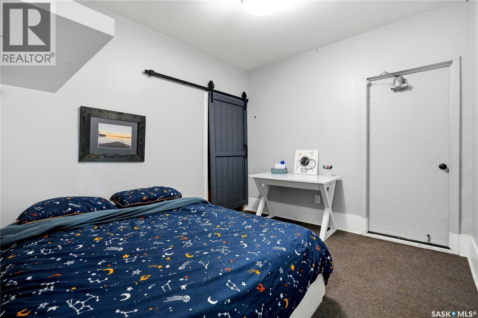 1001 Lorne Avenue, Saskatoon, SK - Indoor Photo Showing Bedroom