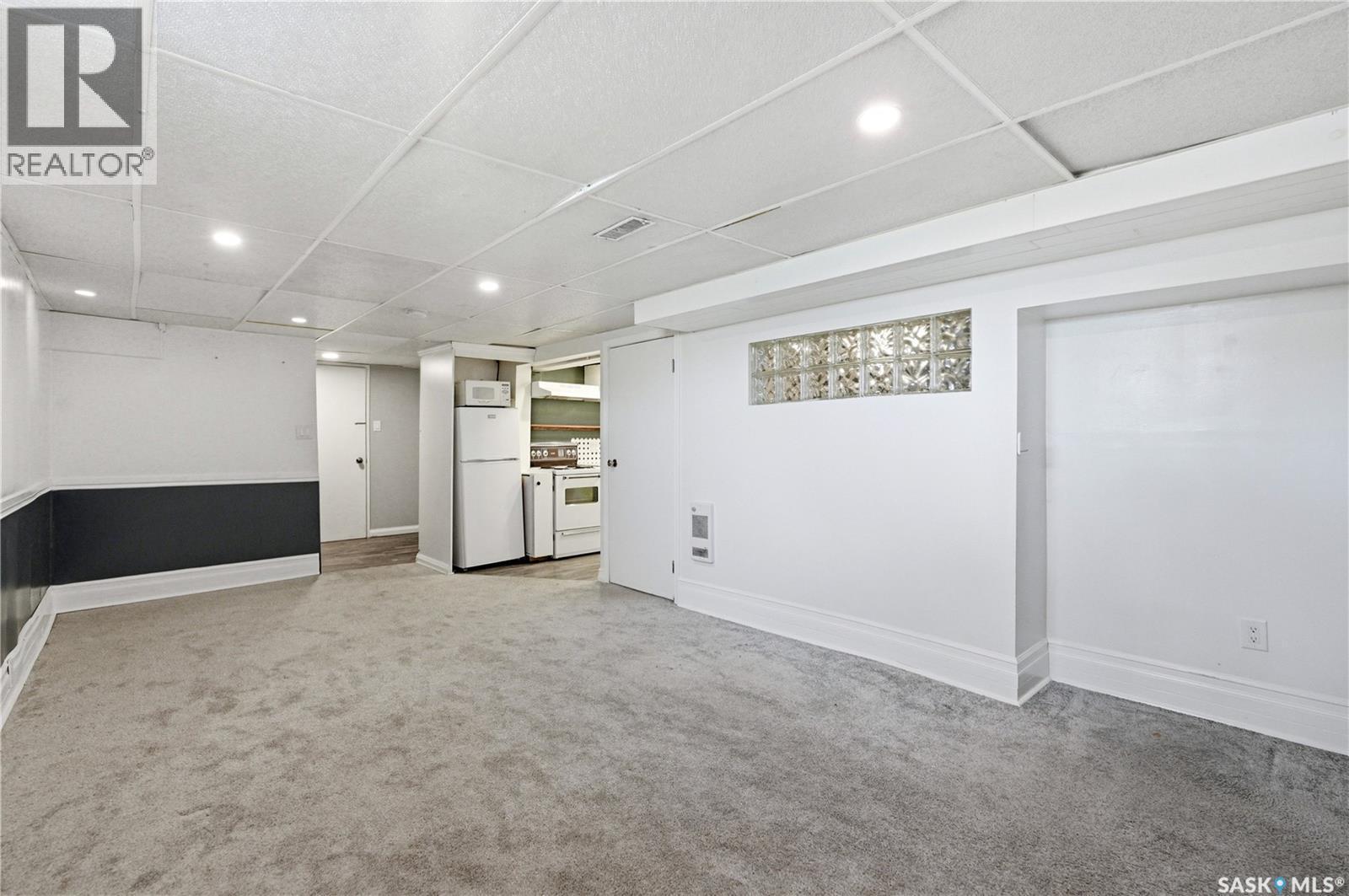 1001 Lorne Avenue, Saskatoon, SK - Indoor