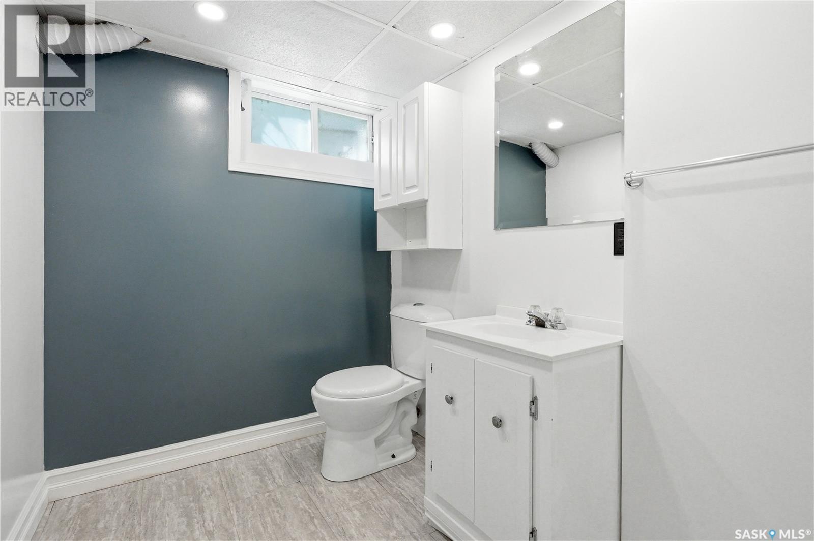 1001 Lorne Avenue, Saskatoon, SK - Indoor Photo Showing Bathroom