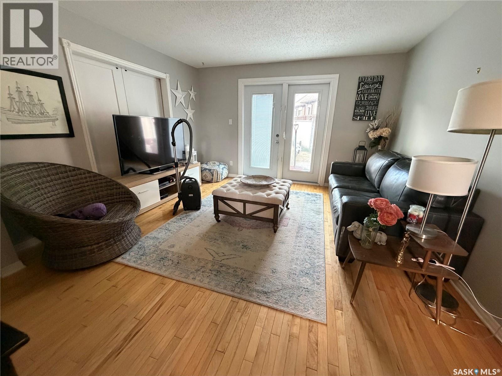49 331 Pendygrasse Road, Saskatoon, SK - Indoor Photo Showing Living Room