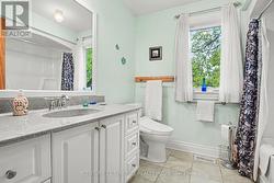 Main Bathroom Upper Floor -