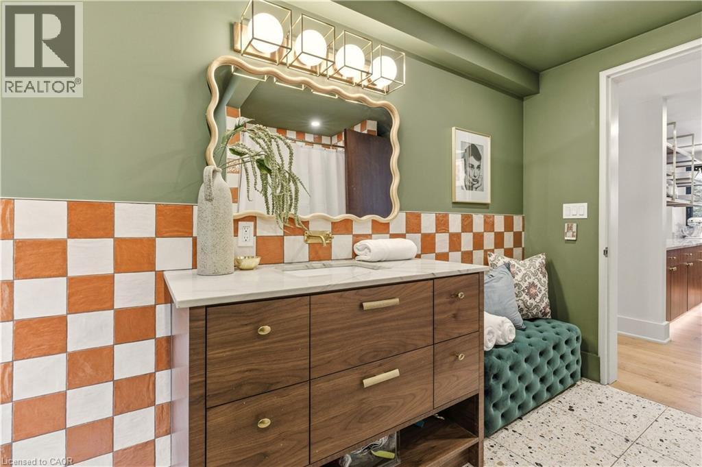 2510 Britannia Road, Burlington, ON - Indoor Photo Showing Bathroom
