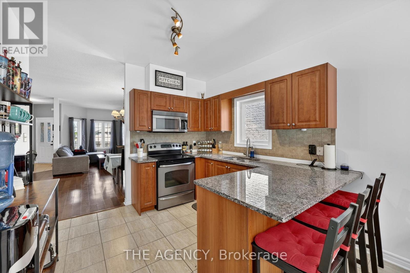 21 Silver Trail, Barrie, ON - Indoor Photo Showing Kitchen