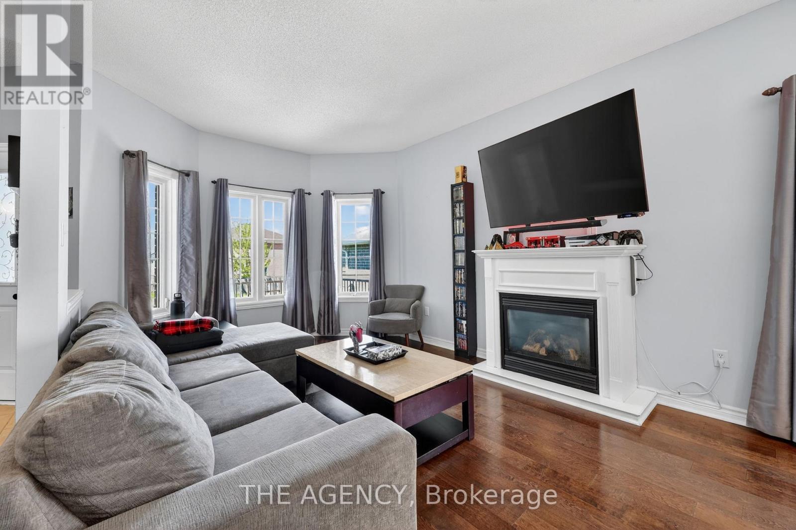 21 Silver Trail, Barrie, ON - Indoor Photo Showing Living Room With Fireplace