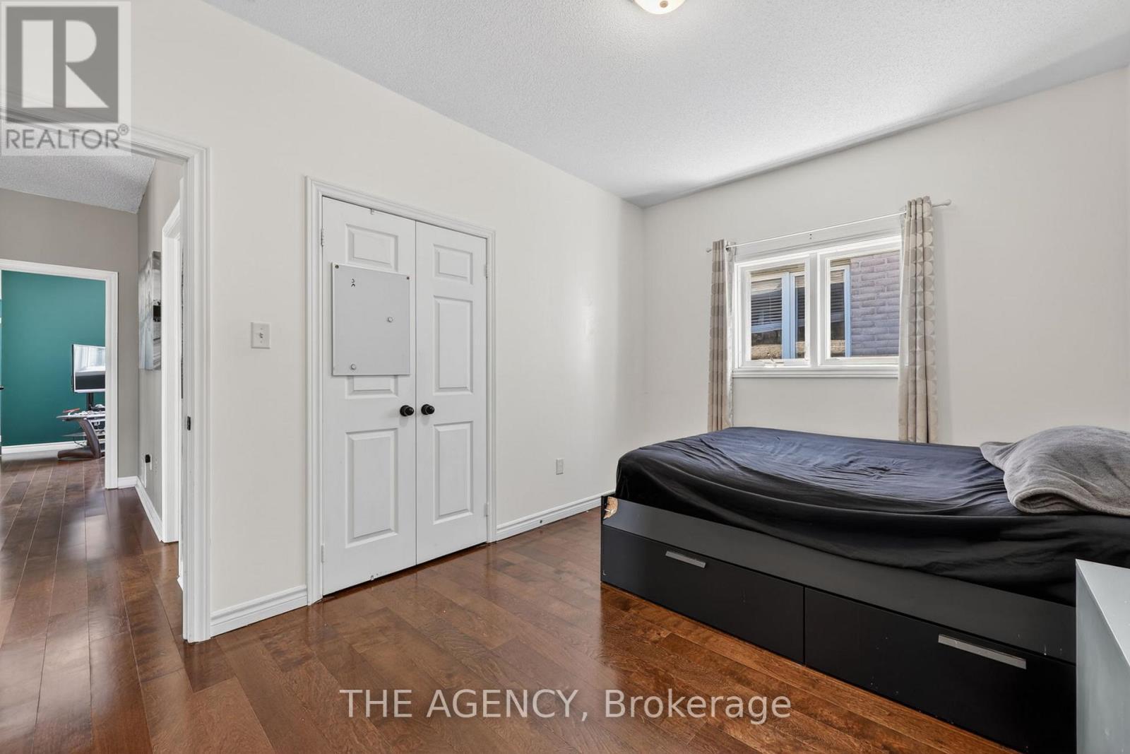 21 Silver Trail, Barrie, ON - Indoor Photo Showing Bedroom
