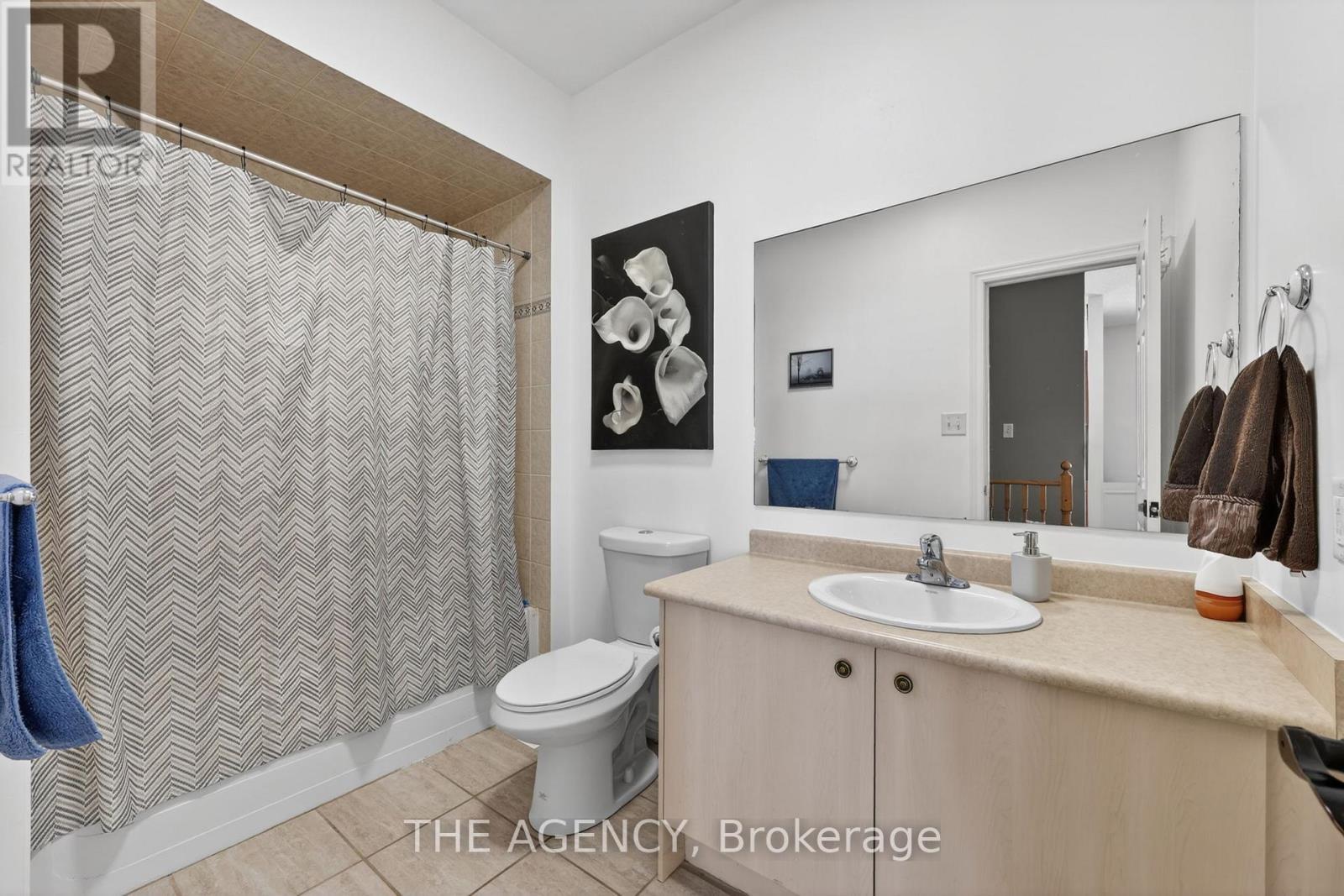 21 Silver Trail, Barrie, ON - Indoor Photo Showing Bathroom