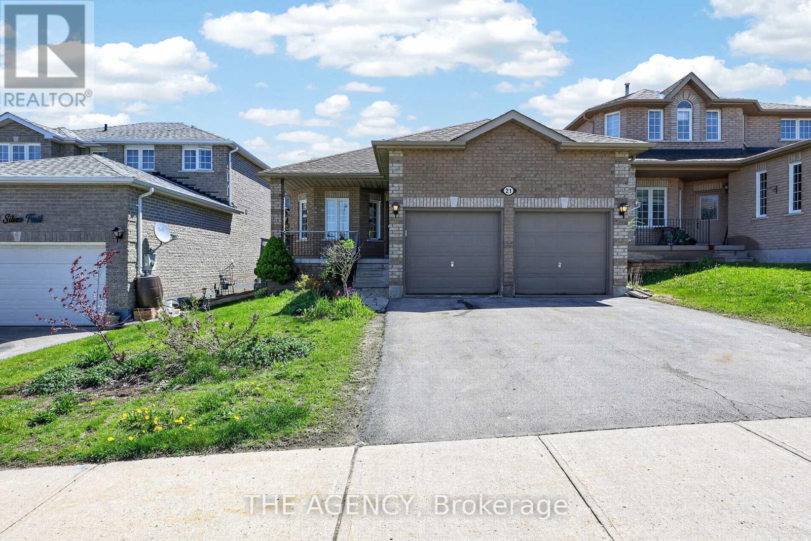 21 Silver Trail, Barrie, ON - Outdoor With Facade