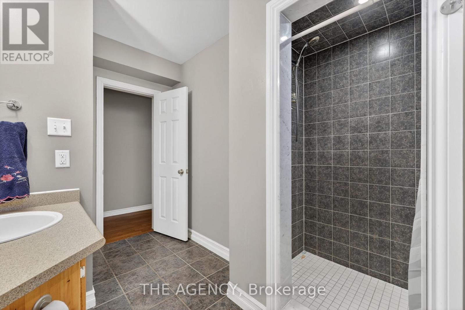21 Silver Trail, Barrie, ON - Indoor Photo Showing Bathroom