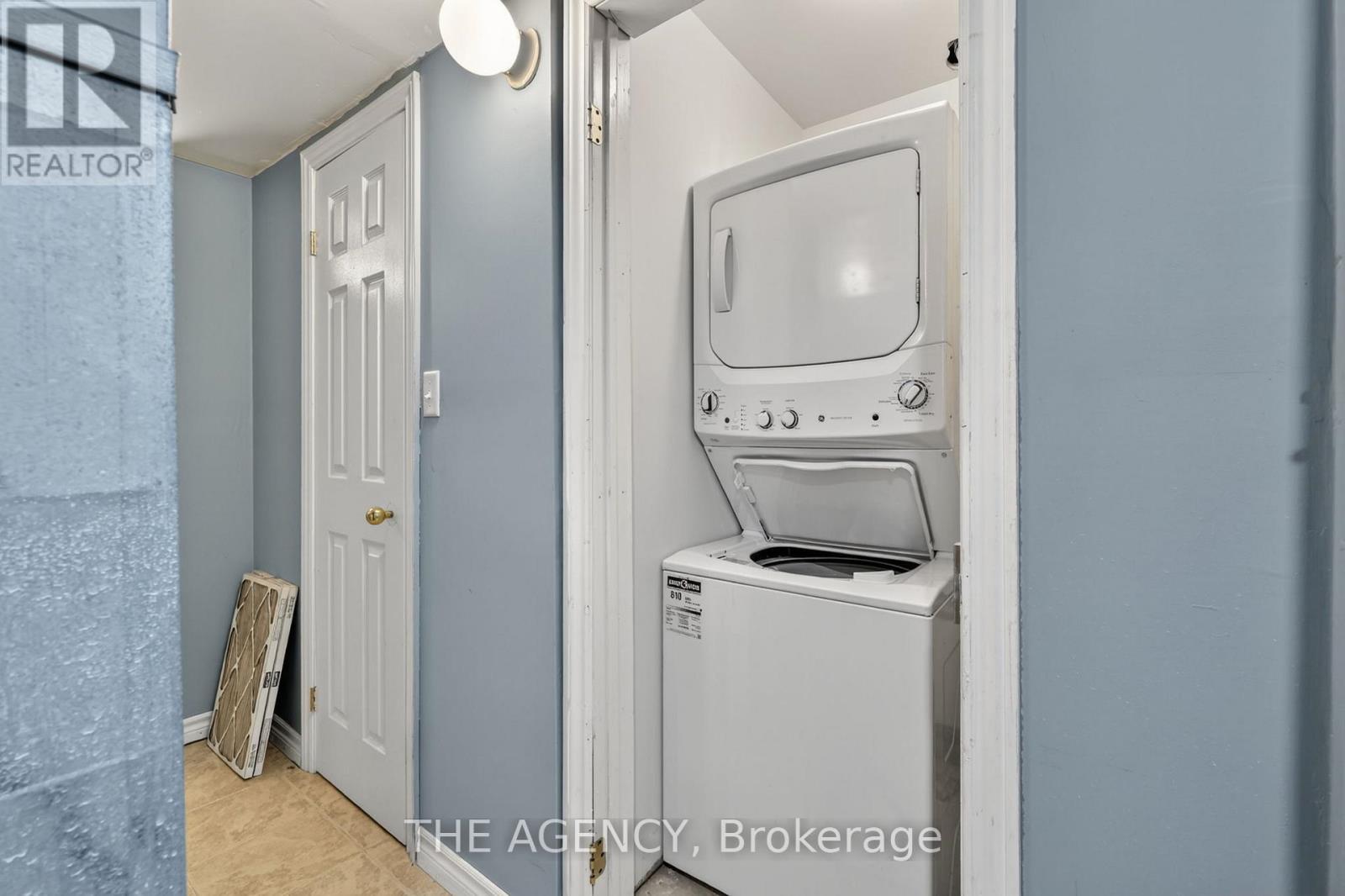 21 Silver Trail, Barrie, ON - Indoor Photo Showing Laundry Room