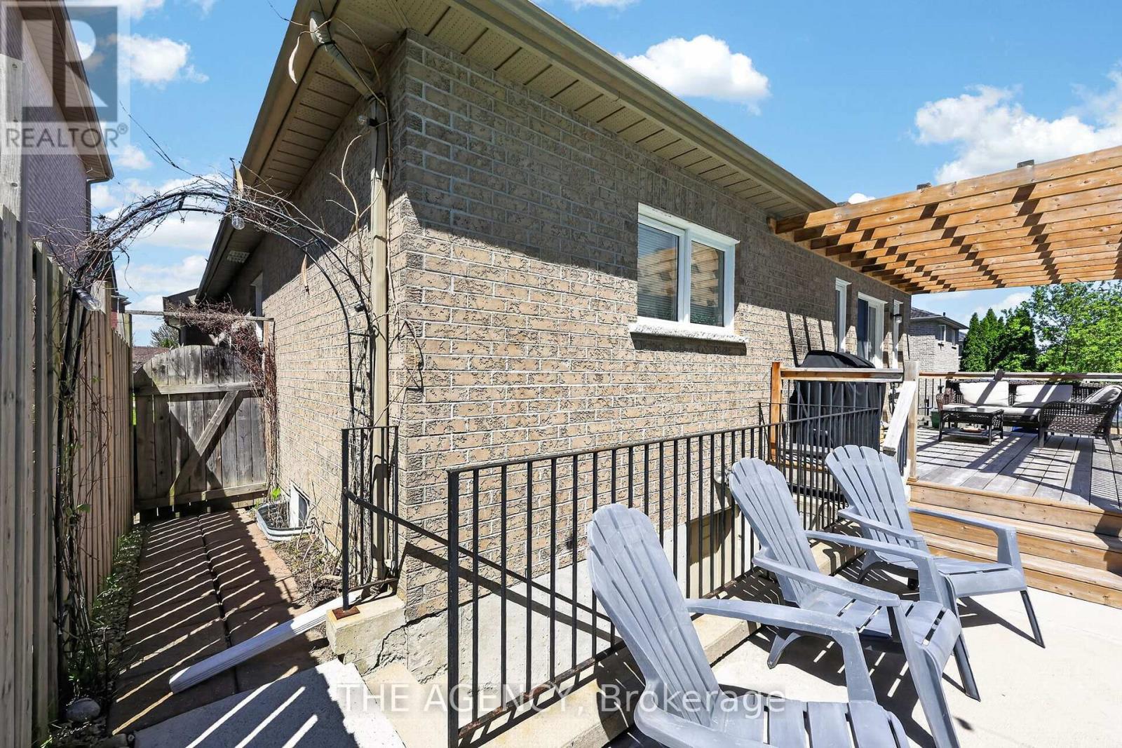 21 Silver Trail, Barrie, ON - Outdoor With Exterior