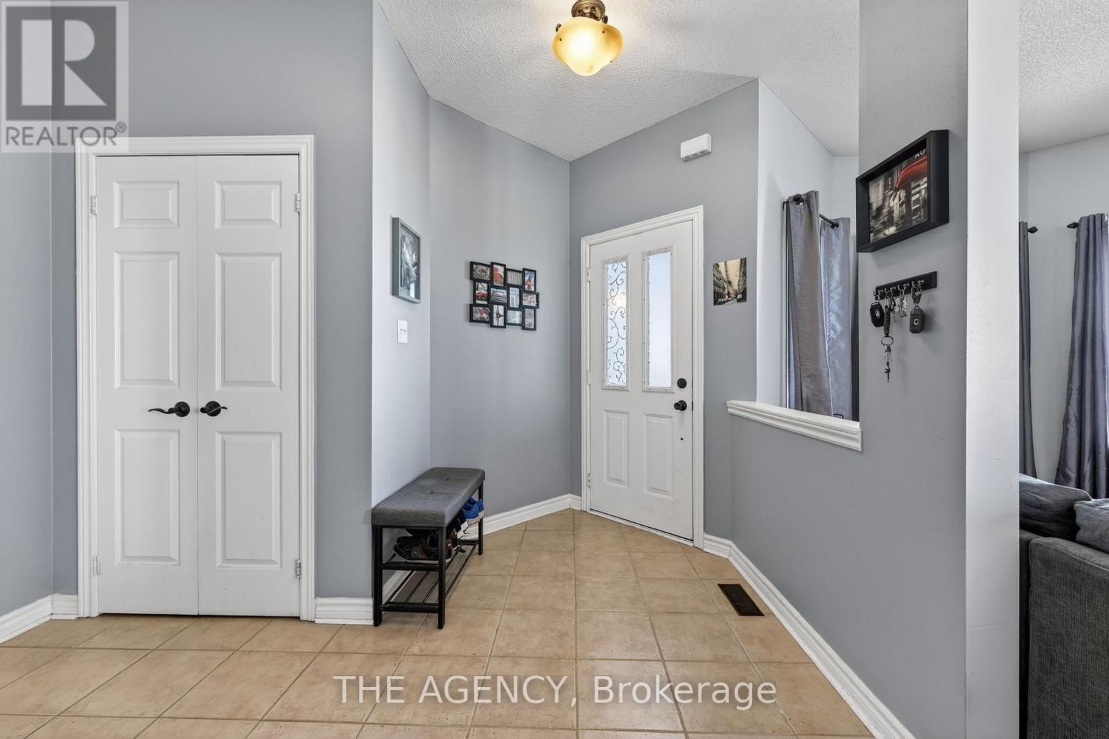 21 Silver Trail, Barrie, ON - Indoor Photo Showing Other Room